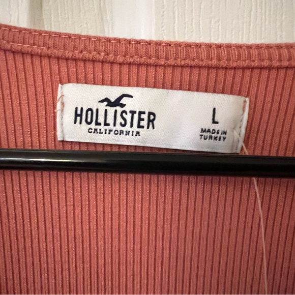 Woman’s Hollister Long Sleeve Top - Picture 10 of 12